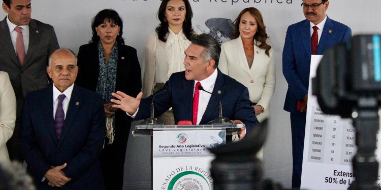 Alejandro Moreno acusa a Morena de manipular encuestas y mantener vínculos con el crimen organizado