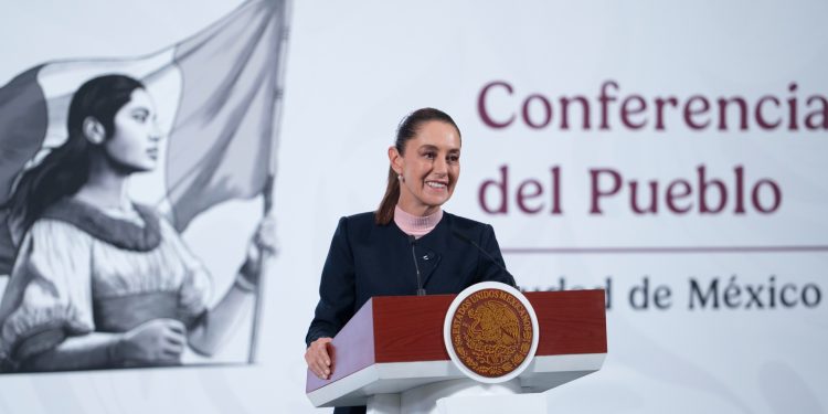 Sheinbaum rechaza decisión de EU sobre rutas aéreas; exige respeto a la soberanía nacional