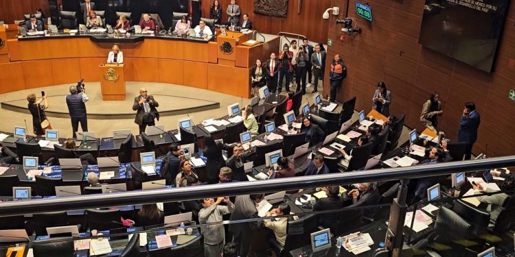 Senado da luz verde a reforma del amparo; oposición acusa retroceso histórico