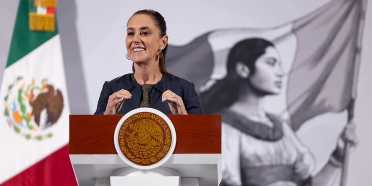 Sheinbaum anuncia inicio de entrega del segundo apoyo a familias afectadas por lluvias y plan de reubicación en zonas de riesgo