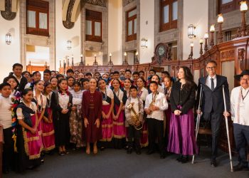 “La lengua es un territorio a defender”, Claudia Curiel presenta la Fiesta de las Culturas Comunitarias en el Zócalo