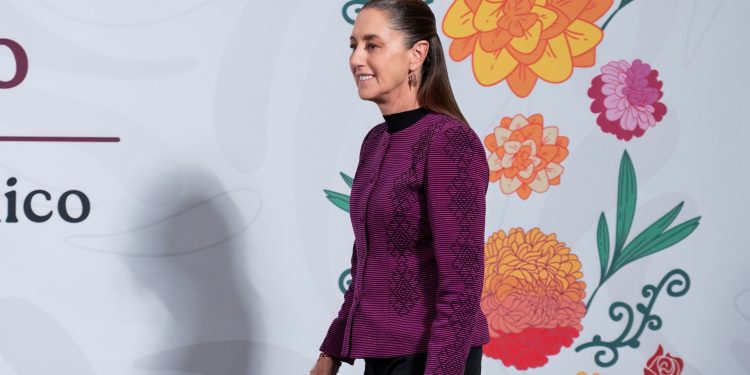 Sheinbaum rechaza que Pemex esté en riesgo y afirma disminución histórica del huachicol