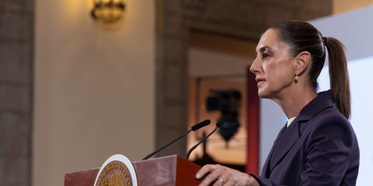 Sheinbaum presenta denuncia por acoso y anuncia campaña nacional contra la violencia hacia las mujeres