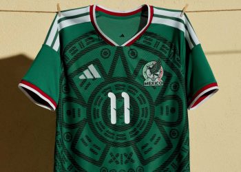 Presenta Adidas el nuevo jersey de México para el Mundial de 2026, inspirado en Francia 98