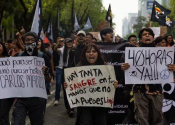 Jóvenes marchan en CdMx contra la violencia y la impunidad; exigen romper el pacto con el crimen organizado