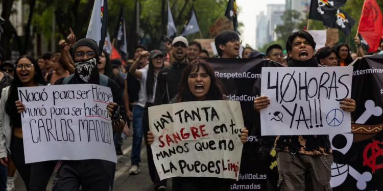 Jóvenes marchan en CdMx contra la violencia y la impunidad; exigen romper el pacto con el crimen organizado