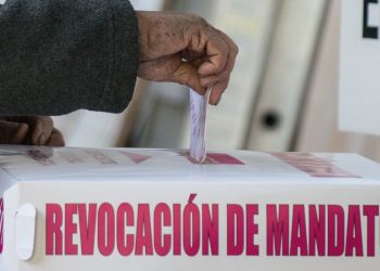Posponen discusión de reforma sobre revocación de mandato para evitar “albazo”