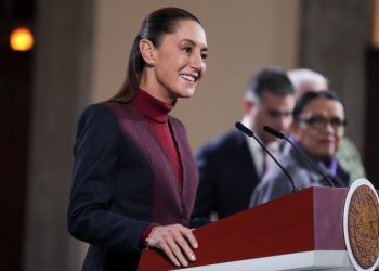 Sheinbaum llama a no aprobar “al vapor” la reforma sobre revocación de mandato; “es un tema que debe abrirse a discusión”