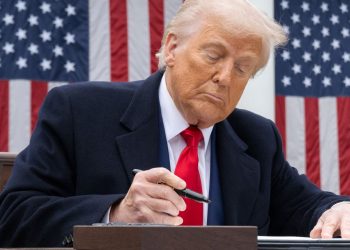 Trump elimina aranceles a importaciones agrícolas para contener el costo de vida en EEUU