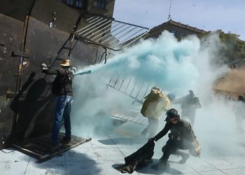 Marcha Generación Z: Enfrentamientos en el Zócalo: manifestantes derriban vallas de Palacio Nacional y policías responden con represión