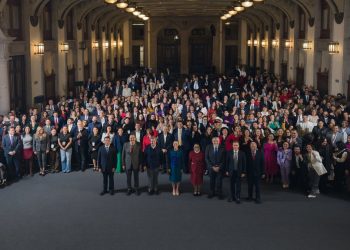 Sheinbaum reúne a legisladores de Morena en Palacio Nacional para afianzar unidad y agradecer respaldo al Paquete Económico 2026