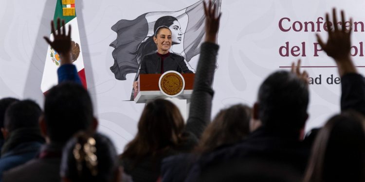 Sheinbaum formaliza denuncia por acoso ante FGJ-CDMX y alista campaña nacional contra la violencia hacia las mujeres