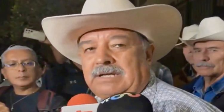 Transportistas y productores mantendrán bloqueos tras fallar negociaciones con Segob