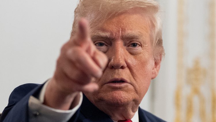 Trump ordena cerrar el espacio aéreo venezolano; aumenta la tensión con el gobierno de Maduro