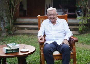Reaparece López Obrador desde Palenque; presenta su libro Grandeza y afirma: “no hay que hacerle sombra a la presidenta”
