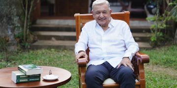 Reaparece López Obrador desde Palenque; presenta su libro Grandeza y afirma: “no hay que hacerle sombra a la presidenta”
