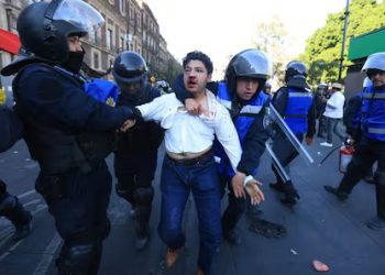 Cien policías lesionados y 40 hospitalizados tras marcha de la Generación Z; SSC condena violencia y reporta 40 detenidos