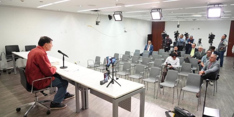 Posturas encontradas en el Senado por declaraciones de Fernández Noroña hacia la alcaldesa de Uruapan