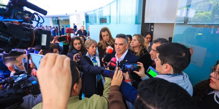 “No tienen madre al querer censurar a los jóvenes”, Alejandro Moreno acusa al gobierno de intentar frenar la marcha de la Generación Z