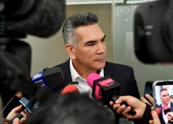 Alejandro Moreno acusa “montaje” tras acoso a Sheinbaum