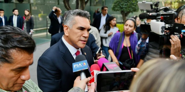 Alejandro Moreno y Carolina Viggiano arremeten contra proceso para elegir a la nueva titular de la FGR