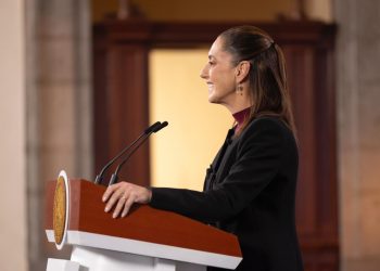 Sheinbaum defiende nombramientos de embajadores externos y afirma que se apegan plenamente a la ley