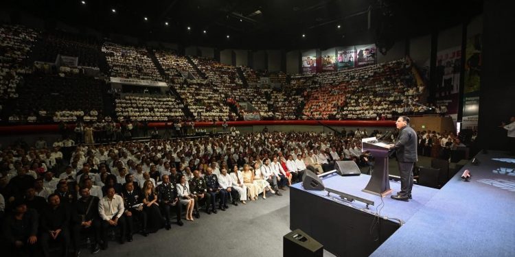 Eduardo Ramírez rinde su Primer Informe: “Chiapas vive en paz y cumple su destino”