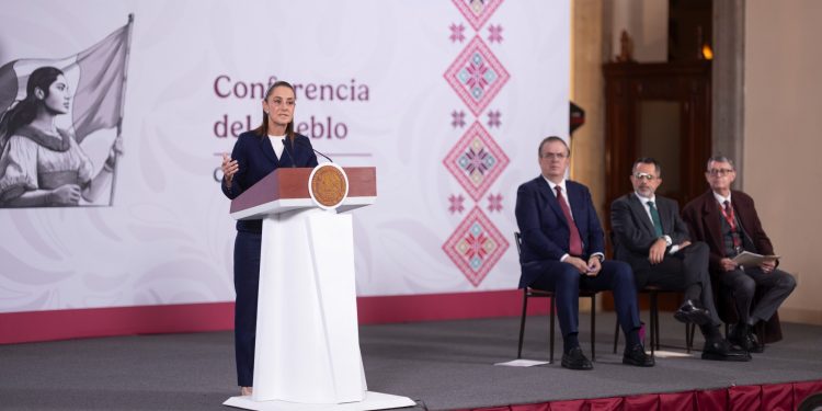 Sheinbaum descarta impulsar juicios contra expresidentes; corresponde a la FGR, afirma