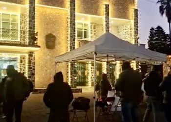 Realizan plantón en Tecámac ante ola de despidos; acusan presión estatal y ruptura en Morena