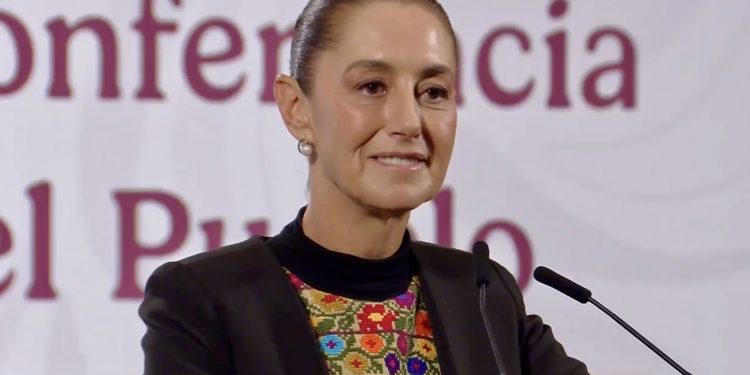 Sheinbaum destaca respaldo popular y afirma que no existen los escenarios que harían volver a AMLO