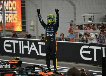 Norris se corona campeón mundial de F1; supera a Verstappen por dos puntos en Abu Dhabi