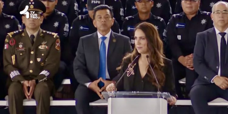 Libia Dennise García presenta plan para blindar 1,300 km de la red carretera estatal