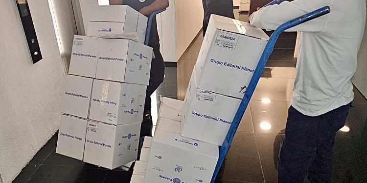 Adán Augusto regaló a senadores de Morena libros de AMLO con 77% de descuento