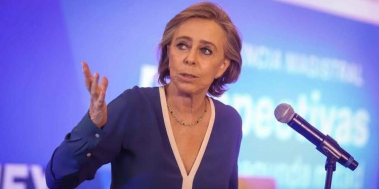 FGR procede penalmente contra María Amparo Casar por presunto uso ilícito de atribuciones