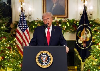 Trump presume logros en discurso nocturno y culpa a Biden por altos precios rumbo a elecciones intermedias