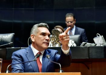 Alejandro Moreno exige a México romper cualquier respaldo al régimen de Maduro y condena “narcodictaduras” en América Latina