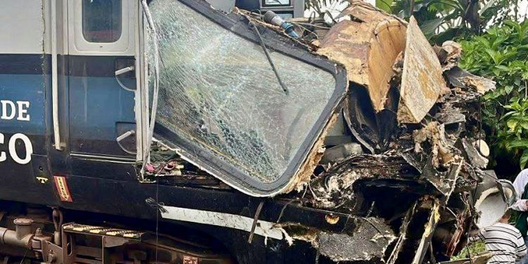 Sin lesionados tras impacto de tráiler con el Tren Interoceánico en Pichucalco, Chiapas