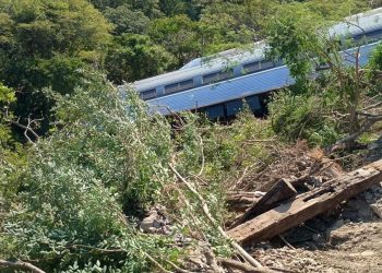 Descarrila locomotora de Tren Interoceánico en Nizanda, Oaxaca; 250 personas iban a bordo