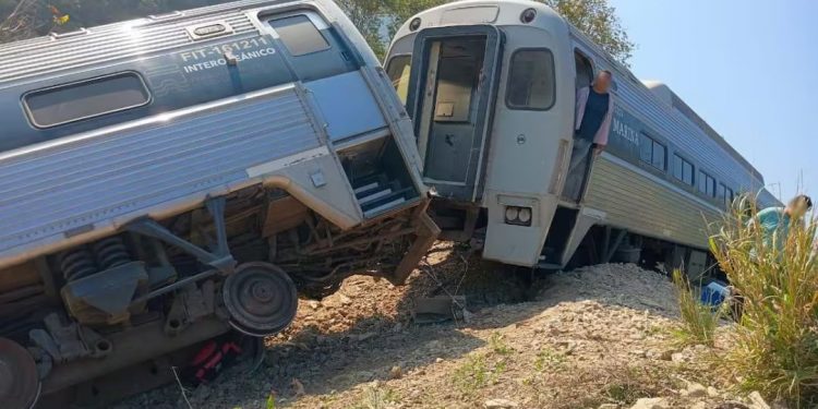 Bajo custodia la “caja negra” del Tren Interoceánico descarrilado en Oaxaca; suman 13 muertos y 109 lesionados