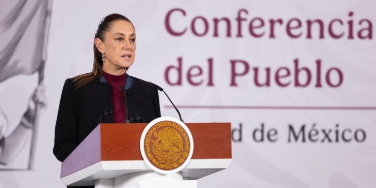 Sheinbaum afirma que la Megafarmacia del Bienestar sigue operando y podría compartir espacio con el IMSS