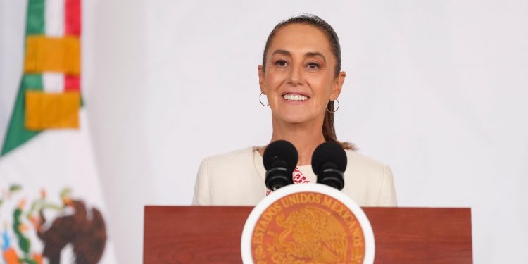 Sheinbaum exige a la Corte informar sobre nueva flotilla de camionetas para ministras y ministros
