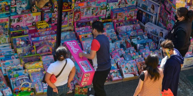 Reyes Magos en apuros, juguetes hasta 18% más caros y rosca 21% arriba