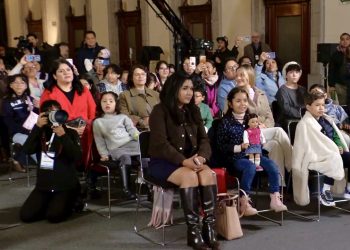 Sheinbaum felicita a niñas y niños por Día de Reyes e invita a periodistas a llevar a sus hijos a la Mañanera