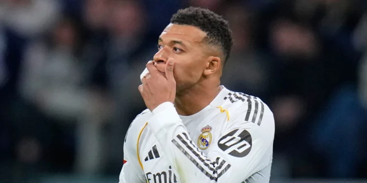 Mbappé queda fuera de la Supercopa por lesión de rodilla