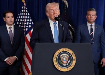 Trump amenaza con ataques terrestres contra cárteles y acusa que “controlan México”