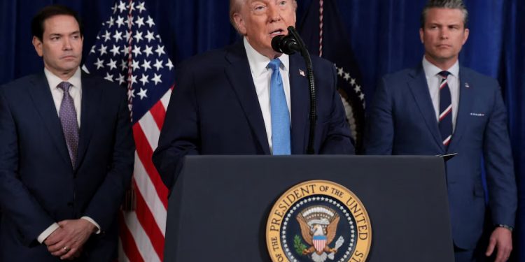 Trump amenaza con ataques terrestres contra cárteles y acusa que “controlan México”