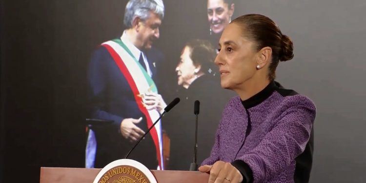 Sheinbaum recorre la historia del autoritarismo y confronta a los “paladines” de la democracia