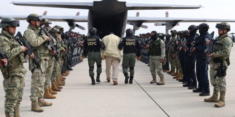 México traslada a EEUU a 37 operadores del crimen organizado
