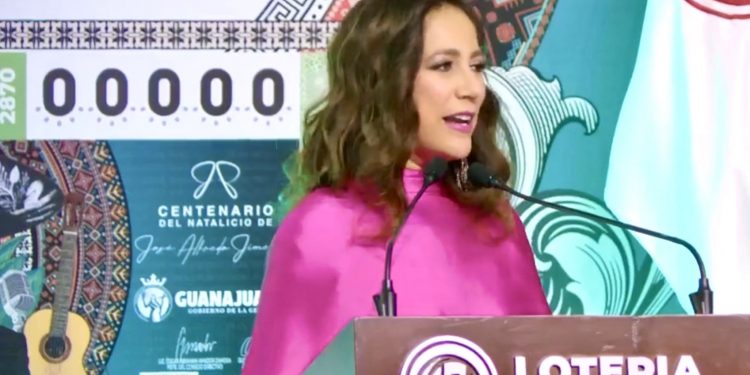 Libia Dennise celebra a José Alfredo Jiménez con sorteo especial de la Lotería Nacional