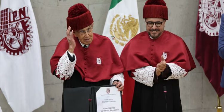 IPN otorga doctorado honoris causa a Cuauhtémoc Cárdenas, quien critica rezagos del sistema educativo nacional